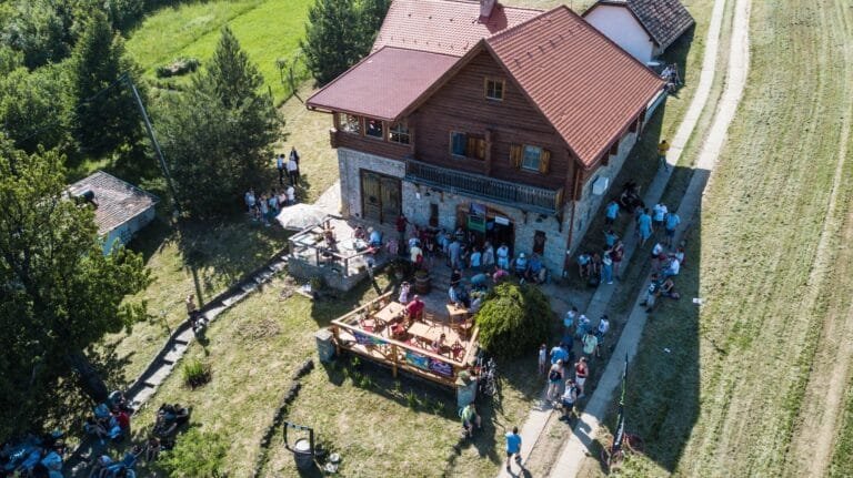 62500030_1681075345369982_670242643111837696_n